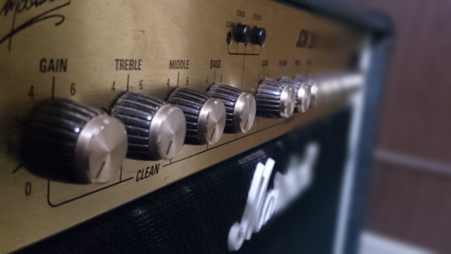 エレキギターを買ったら必ず持っておきたい おすすめの自宅練習用アンプ ボイストレーニング ボーカルレッスンのseal Music School