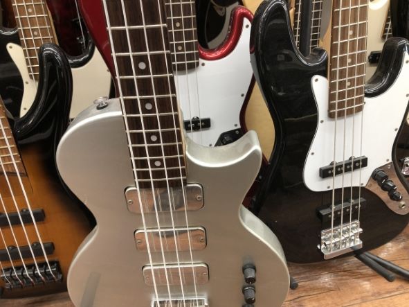 バンドで二人のギタリストがいる際のそれぞれの役割とは ボイストレーニング ボーカルレッスンのseal Music School バンドで二人のギタリストがいる際のそれぞれの役割とは ボイストレーニング ボーカルレッスンのseal Music School